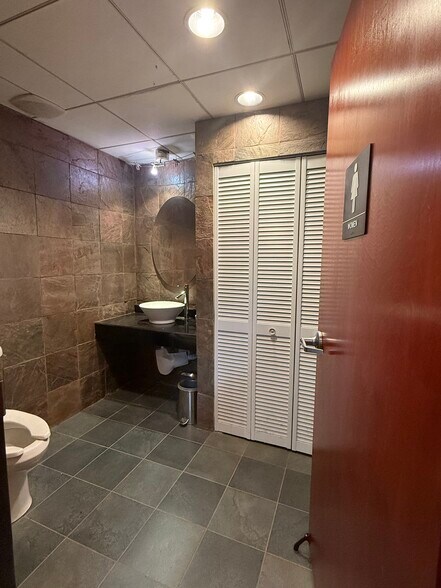 More Photos Of 6527 New Peachtree Rd, Atlanta Medical For Sale