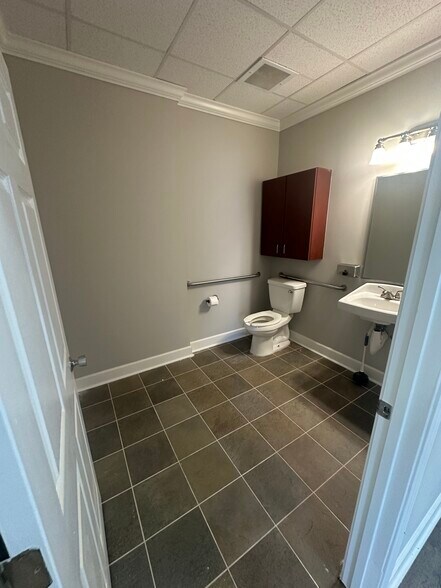 More Photos Of 1830 Peachtree Pky, Cumming Medical For Sale