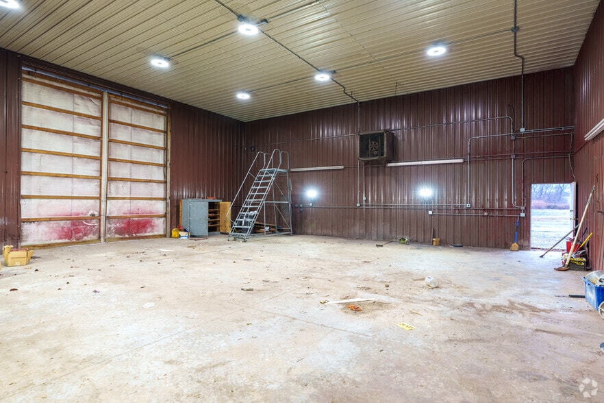 More Photos Of 946 Tonsor Rd, Alton Industrial For Sale