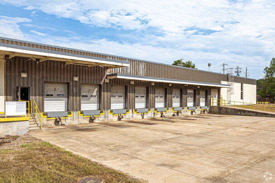 More Photos Of 1001 Industrial Park Dr, Clinton Manufacturing For Lease