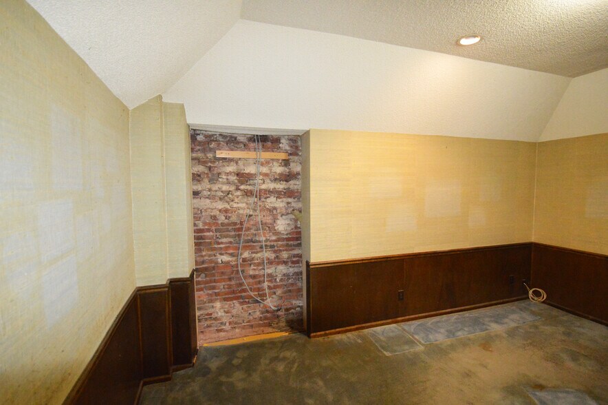 More Photos Of 101-103 E Mountain St, Kernersville Storefront Retail Office For Sale