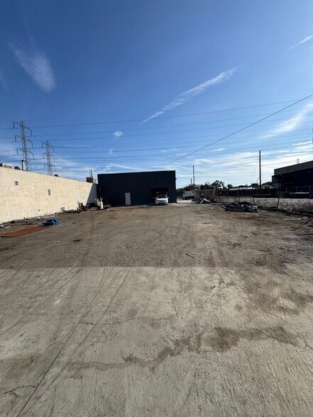 More Photos Of 9122 Rose St, Bellflower Flex For Lease