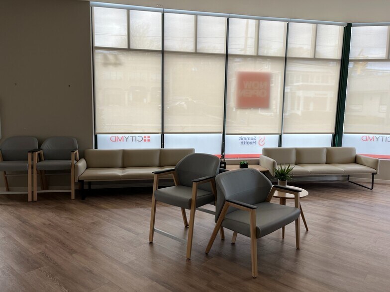 More Photos Of 44 Glen Cove Rd, Greenvale Storefront For Lease