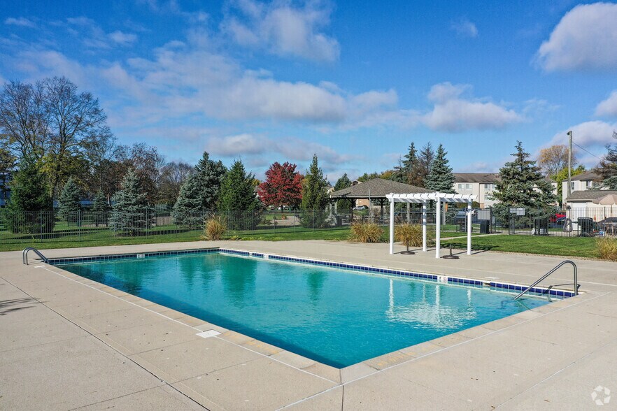 More Photos Of 3691 Windward Way, Columbus Apartments For Sale