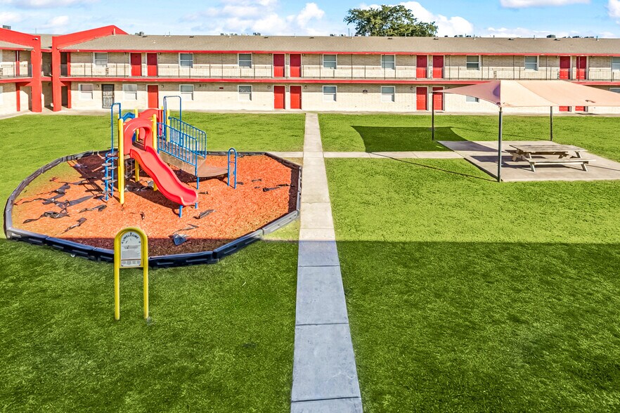 More Photos Of 3300 Garden Oaks Dr, New Orleans Apartments For Sale