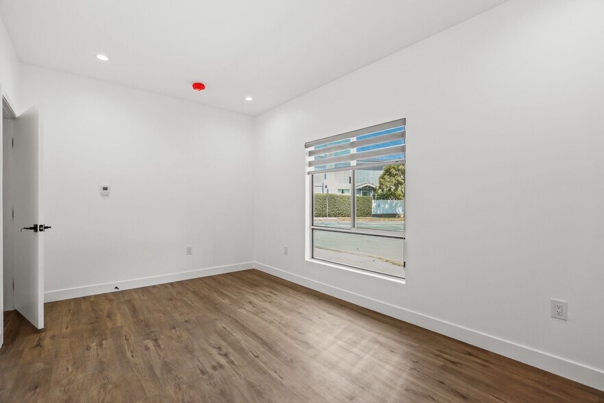 More Photos Of 2001 Penmar Ave, Venice Apartments For Sale