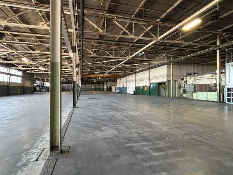 More Photos Of 2221 Niagara Falls Blvd, Wheatfield Township Warehouse For Lease