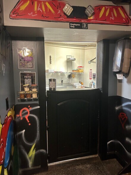 More Photos Of 902-904 S Charles St, Baltimore Restaurant For Lease