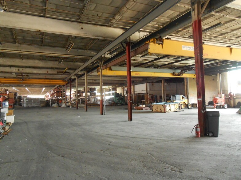 More Photos Of 300 Moss Hill Ln, Salisbury Warehouse For Lease