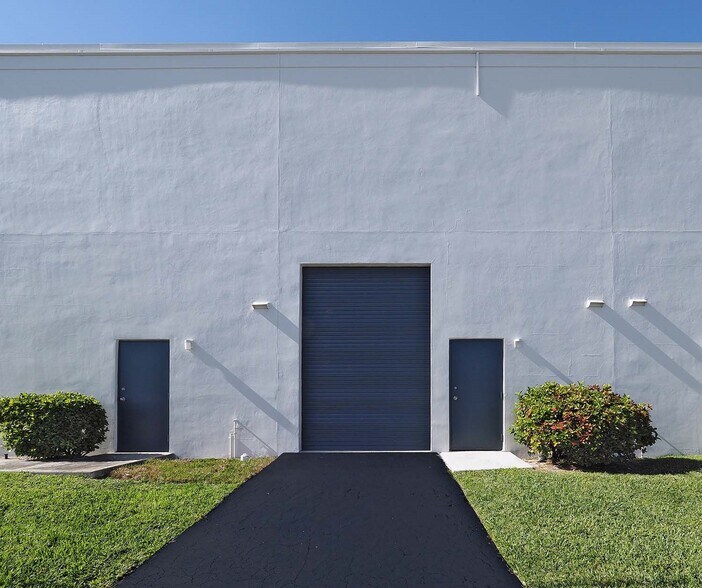 More Photos Of 4700 N Dixie Hwy, Oakland Park Unknown For Lease