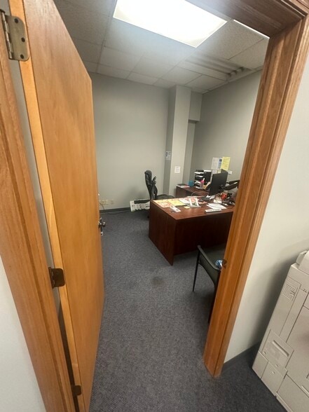 More Photos Of 3505 N 48th St, Lincoln Light Distribution For Lease