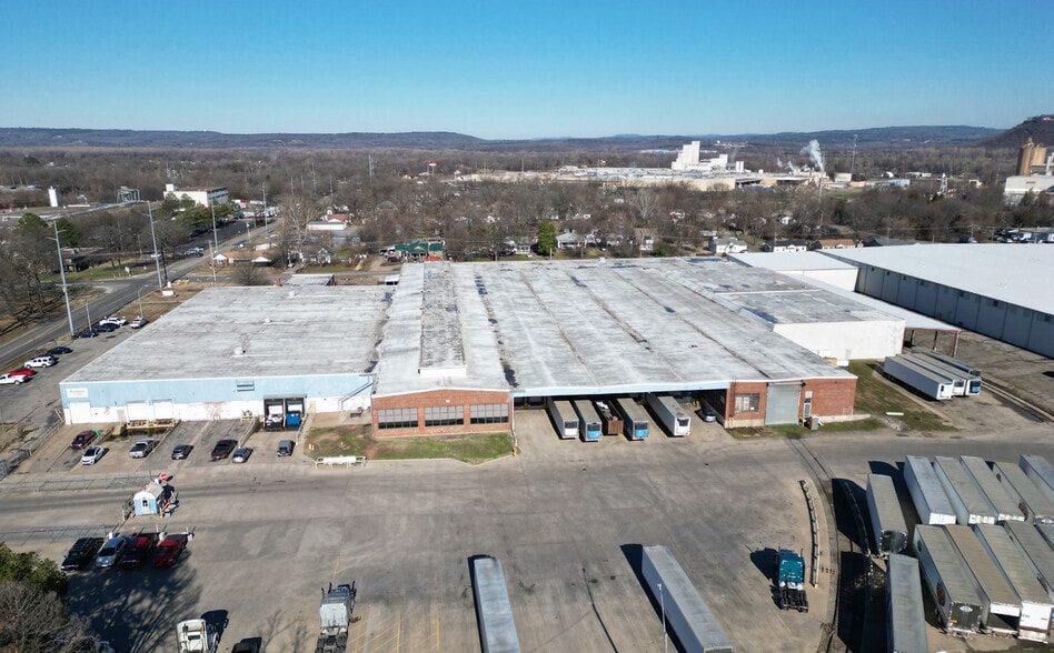 More Photos Of 4601 Newlon Rd, Fort Smith Distribution For Lease