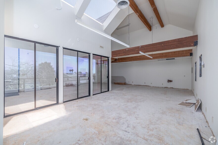 More Photos Of 2200 Pacific Coast Hwy, Hermosa Beach Office For Sale