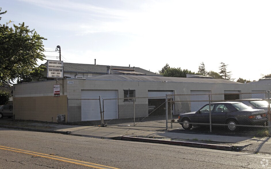 More Photos Of 2229-2233 Washington Ave, San Leandro Service For Lease