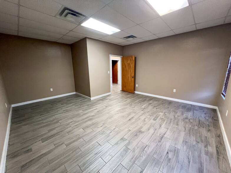 More Photos Of 132 Nell Deane Blvd, Schertz Warehouse For Lease