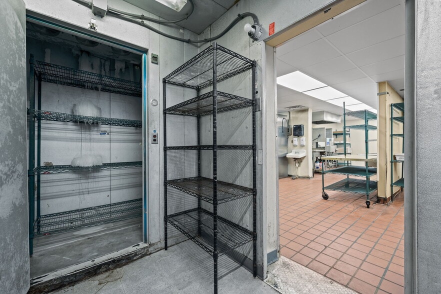 More Photos Of 1301 Gum Branch Rd, Jacksonville Restaurant For Lease
