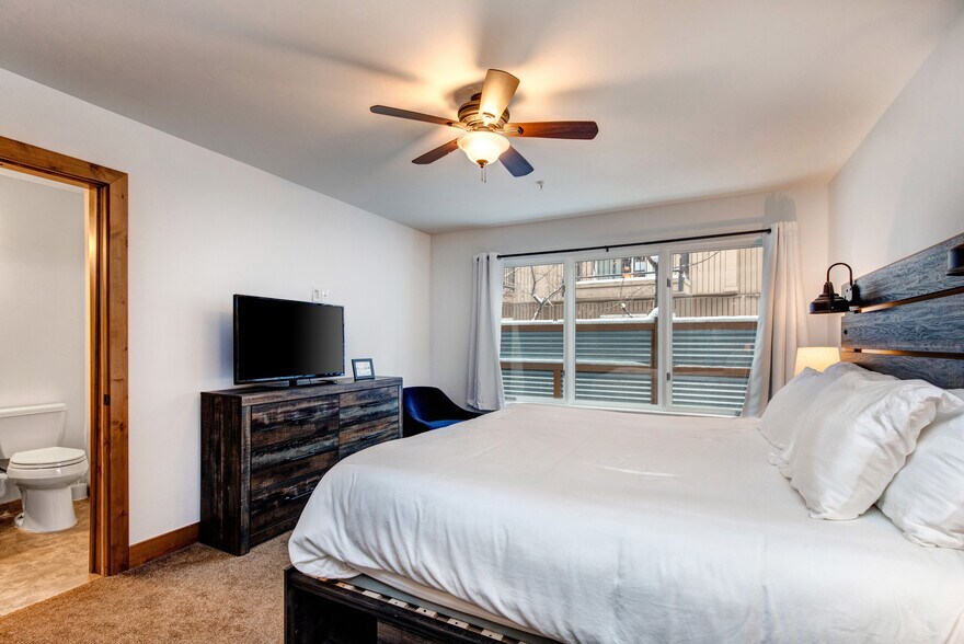 More Photos Of 1469 Woodside Ave, Park City Lodge Meeting Hall For Sale