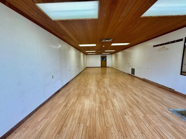 More Photos Of 868 State Route 3 and 12, Hinton Flex For Sale