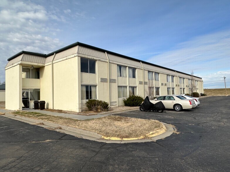 More Photos Of 1001 E 6th St, Junction City Hotel For Sale