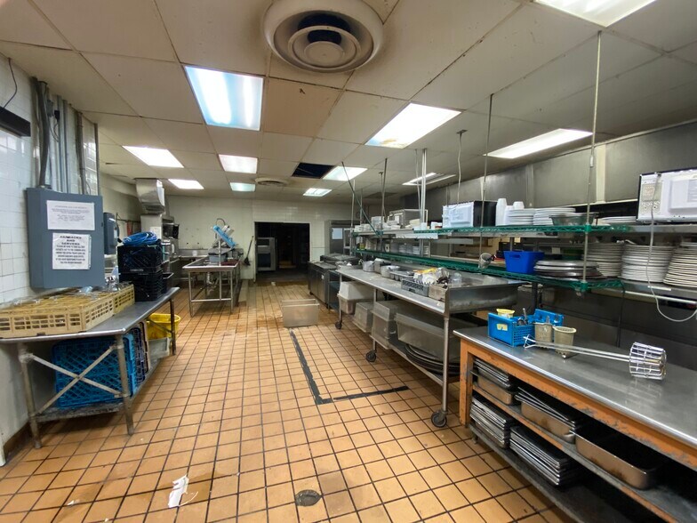 More Photos Of 901 Dual Hwy, Hagerstown Restaurant For Sale