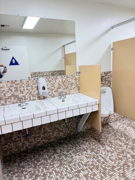 More Photos Of 4651 Quail Lakes Dr, Stockton Office For Lease