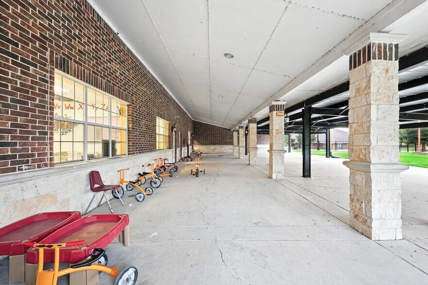 More Photos Of 1700 Cedar Run, Ennis Daycare Center For Sale