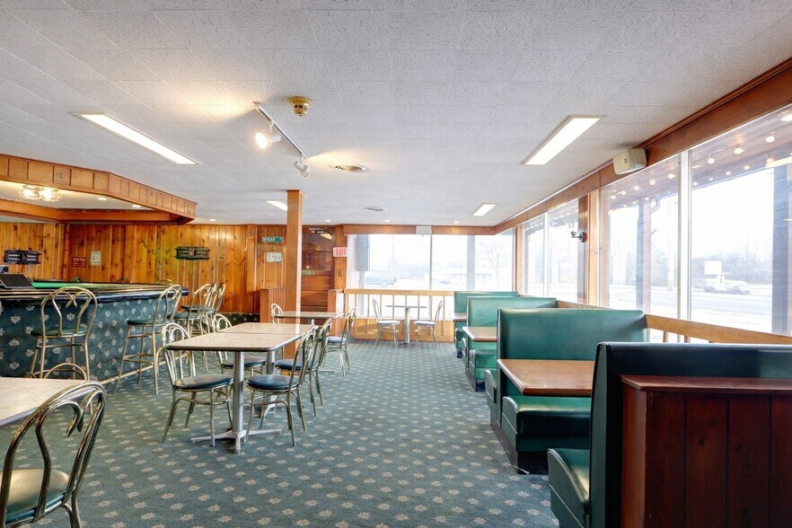 More Photos Of 369 Waterloo Geneva Rd, Waterloo Town Restaurant For Sale