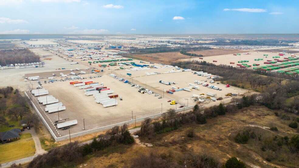 More Photos Of 1600 Fulghum, Hutchins Land For Lease