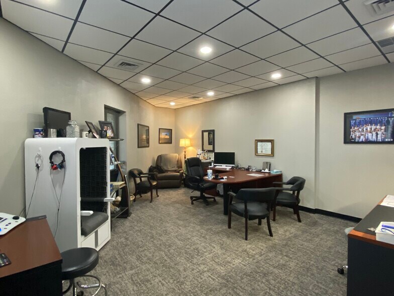 More Photos Of 4311 Old Indiana 261, Newburgh Medical For Sale