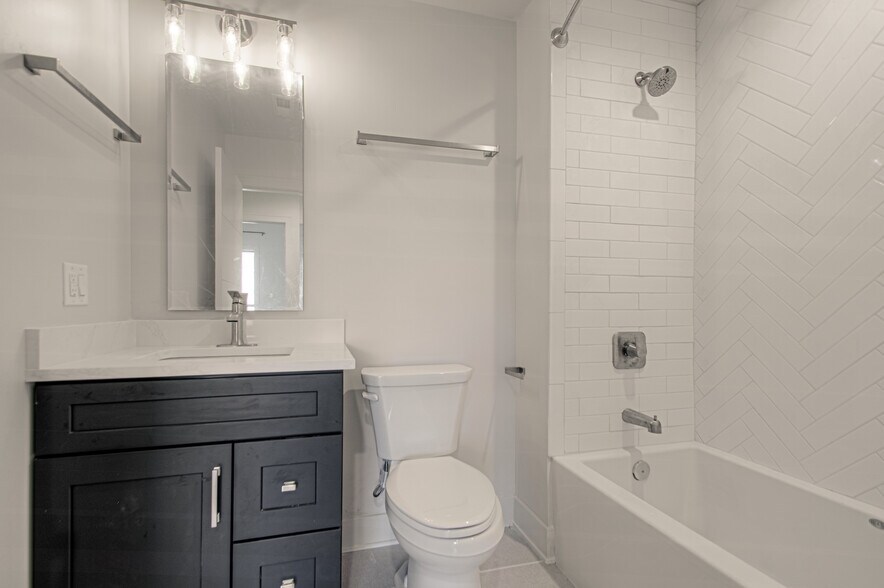 More Photos Of 200 W Gregory Blvd, Kansas City Apartments For Sale