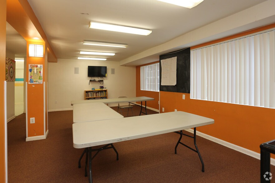 More Photos Of 3301 Chillum Rd, Mount Rainier Apartments For Sale