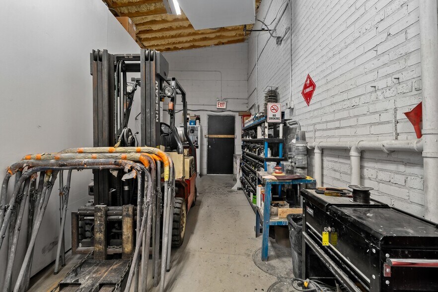 More Photos Of 5512 W 79th St, Burbank Storefront Retail Residential For Sale