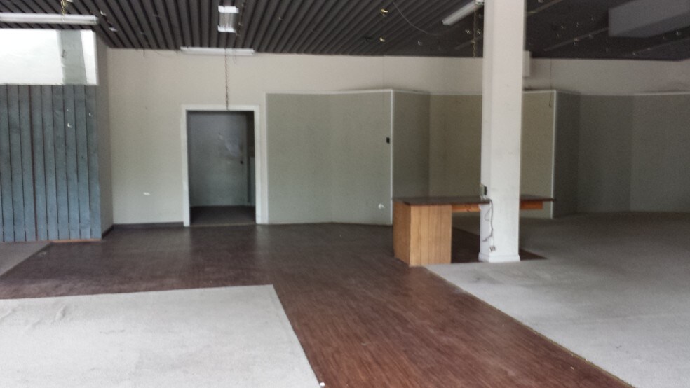 More Photos Of 304 W 70th St, Shreveport Freestanding For Lease