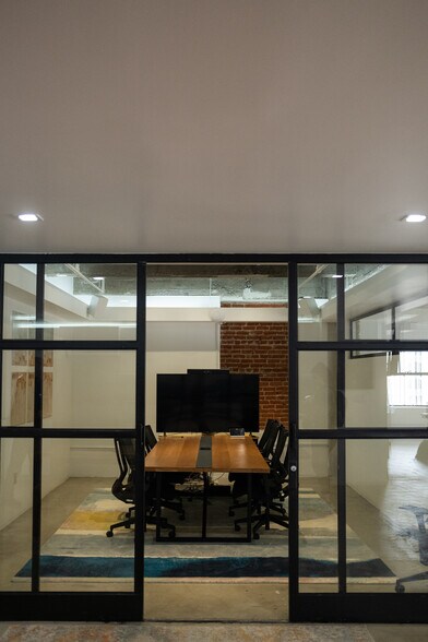 More Photos Of 742-748 S Hill St, Los Angeles Loft Creative Space For Lease