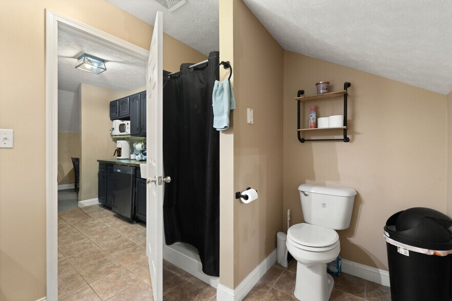 More Photos Of 4418 Main St, Clay City Flex For Sale