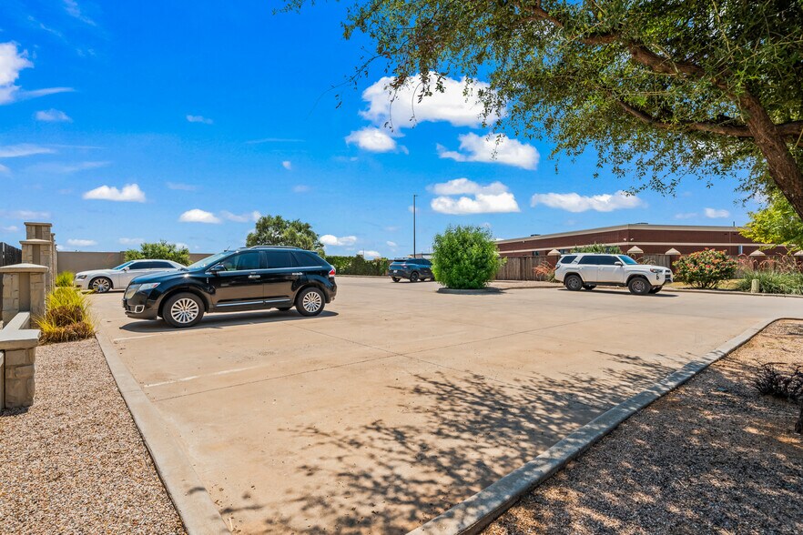 More Photos Of 7515 Quaker Ave, Lubbock Medical For Sale