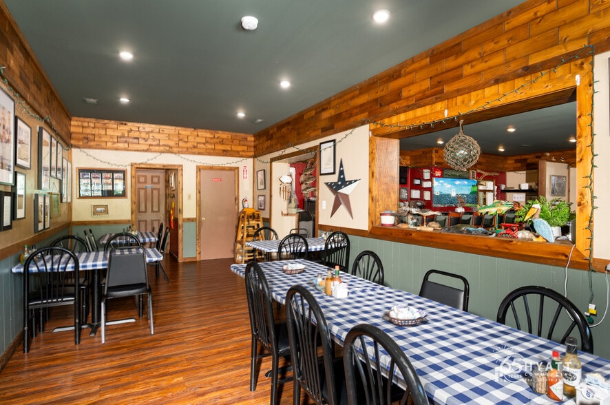 More Photos Of 1466 Snug Harbor Rd, Shady Side Storefront Retail Residential For Sale