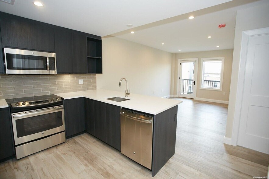 More Photos Of 3177 37th St, Long Island City Apartments For Sale