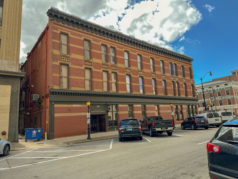 More Photos Of 200 S 6th St, Springfield Office For Lease