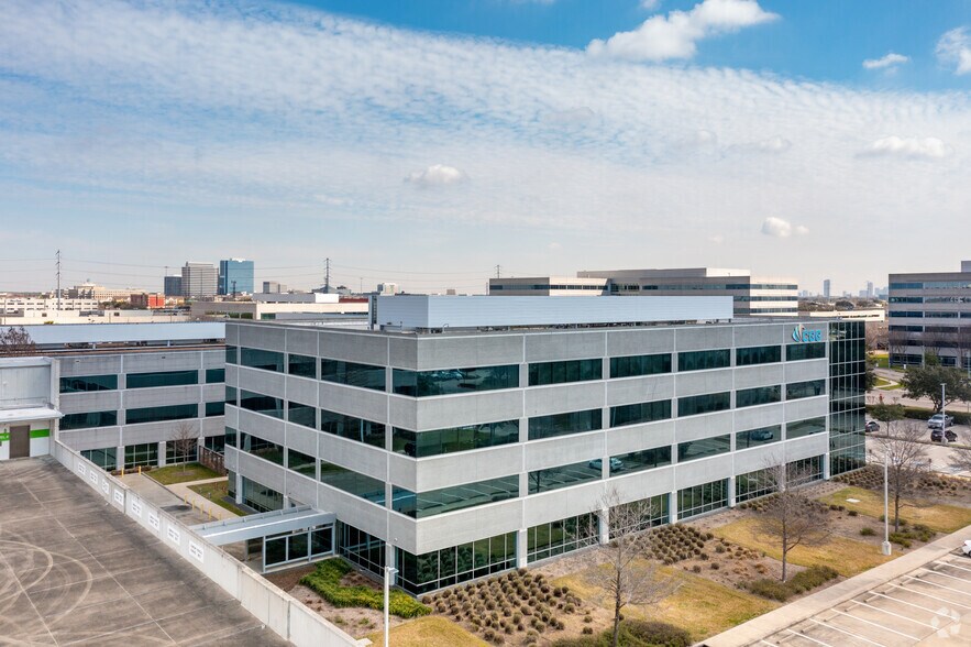 More Photos Of 10300 Town Park Dr, Houston Unknown For Lease