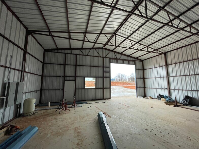 More Photos Of 451 Koloa Ave, Edmond Manufacturing For Sale