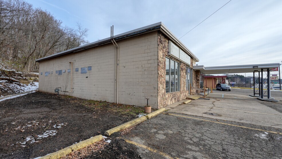 More Photos Of 2325 E Wheeling Ave, Cambridge Office For Lease