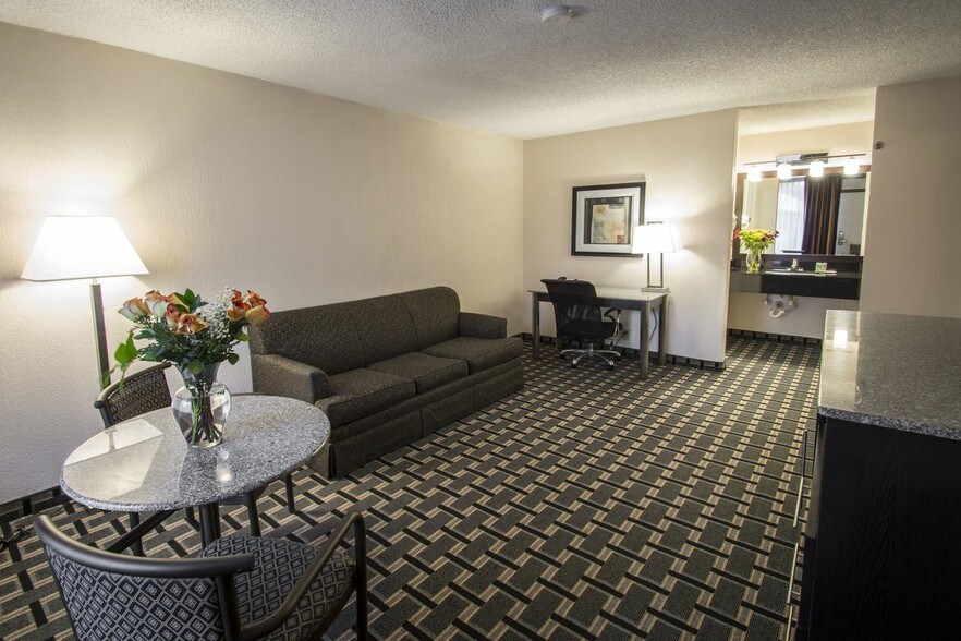 More Photos Of 6525 Us Highway 27 N, Sebring Hotel For Sale