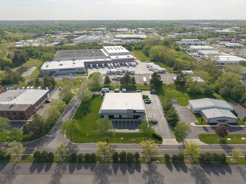 More Photos Of 3737-3757 Parkway Ln, Hilliard Showroom For Lease