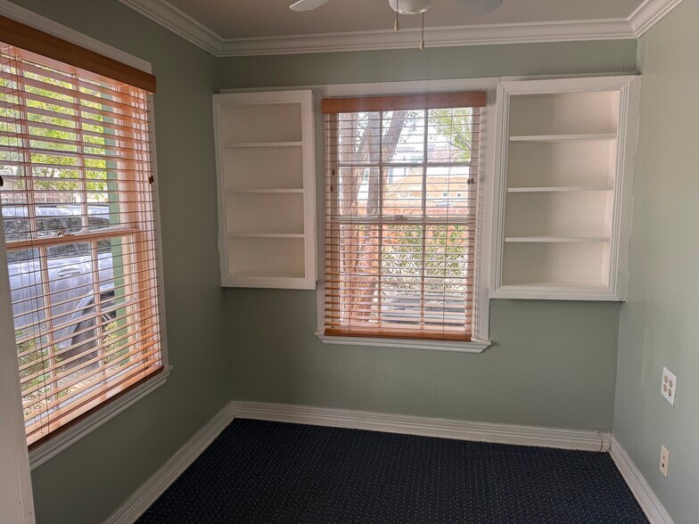 More Photos Of 400 Harvey St, San Marcos Office For Sale