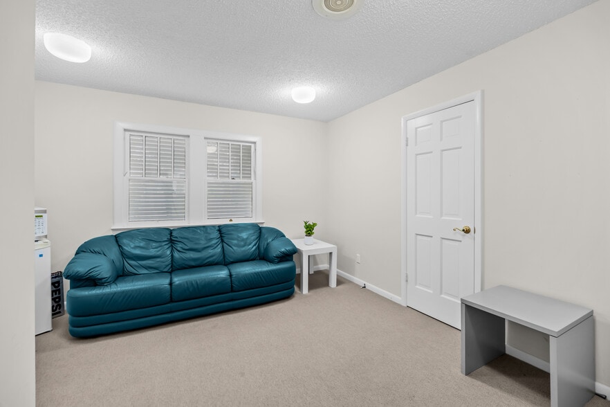 More Photos Of 725 SE 5th St, Stuart Office For Lease