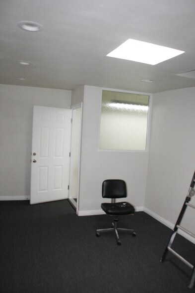 More Photos Of 25915 Senator Ave, Harbor City Warehouse For Lease