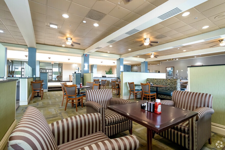 More Photos Of 2-8 Hawley St, Binghamton Hotel For Lease