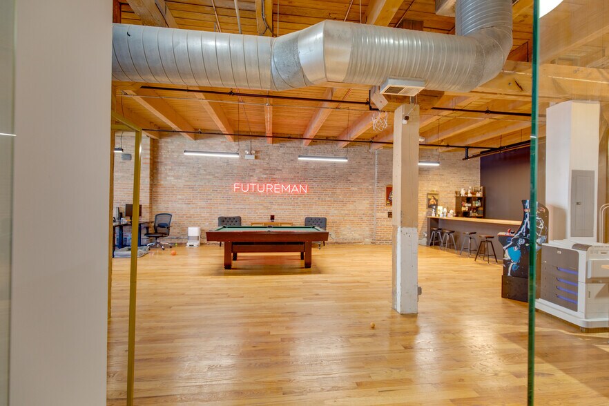 More Photos Of 9-15 W Hubbard St, Chicago Loft Creative Space For Lease