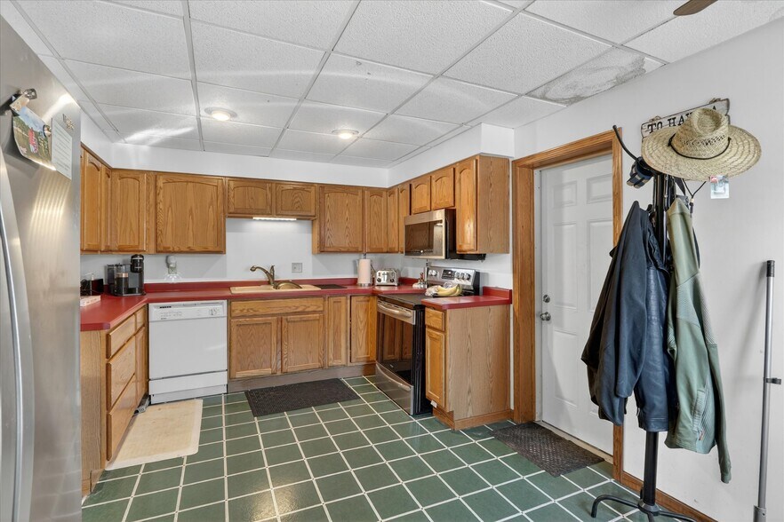 More Photos Of 11802 N Charley Bluff Rd, Milton Restaurant For Sale